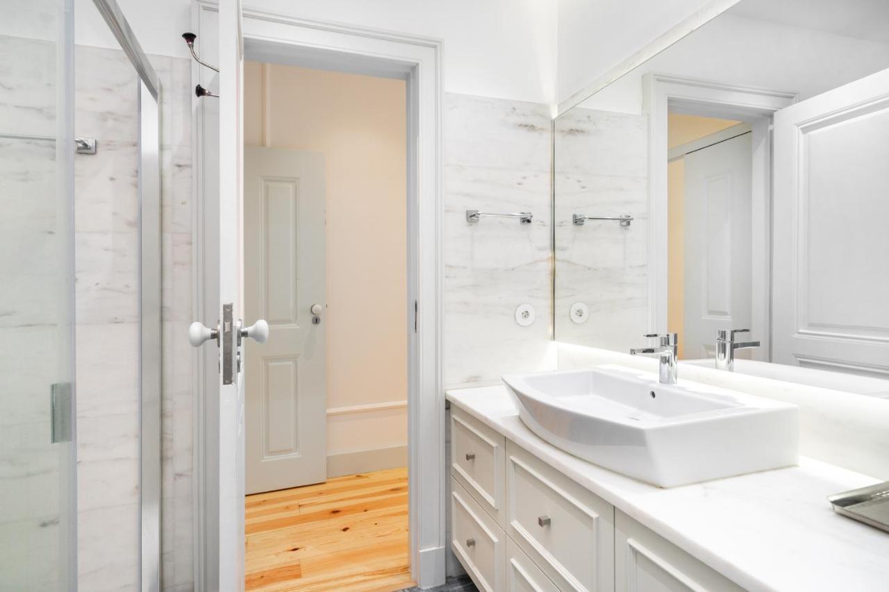 Whome Luxury Stay In Prime Location W/ Ac, Lift & Private Patio Лиссабон Экстерьер фото
